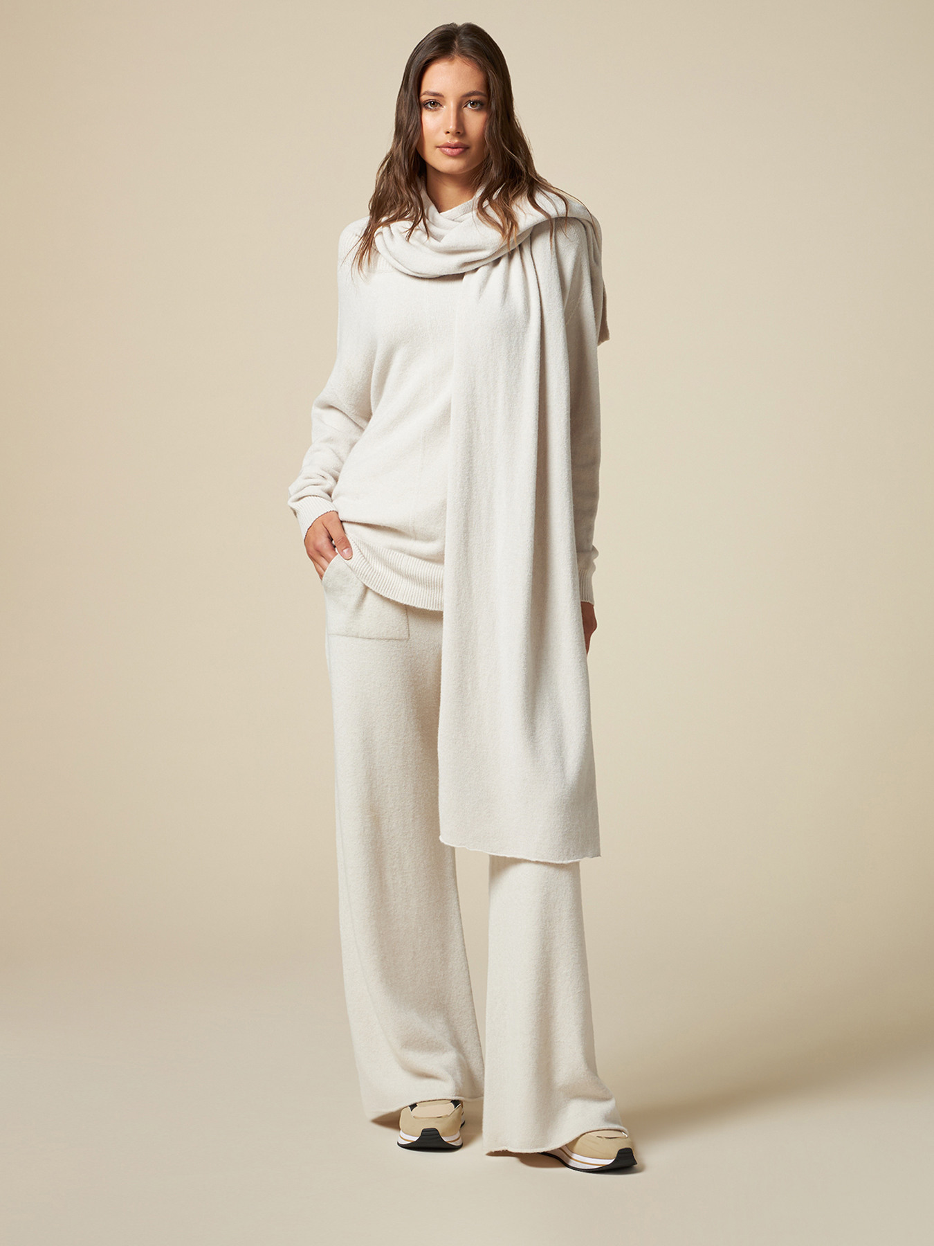 Pantaloni a palazzo in maglia image number 0