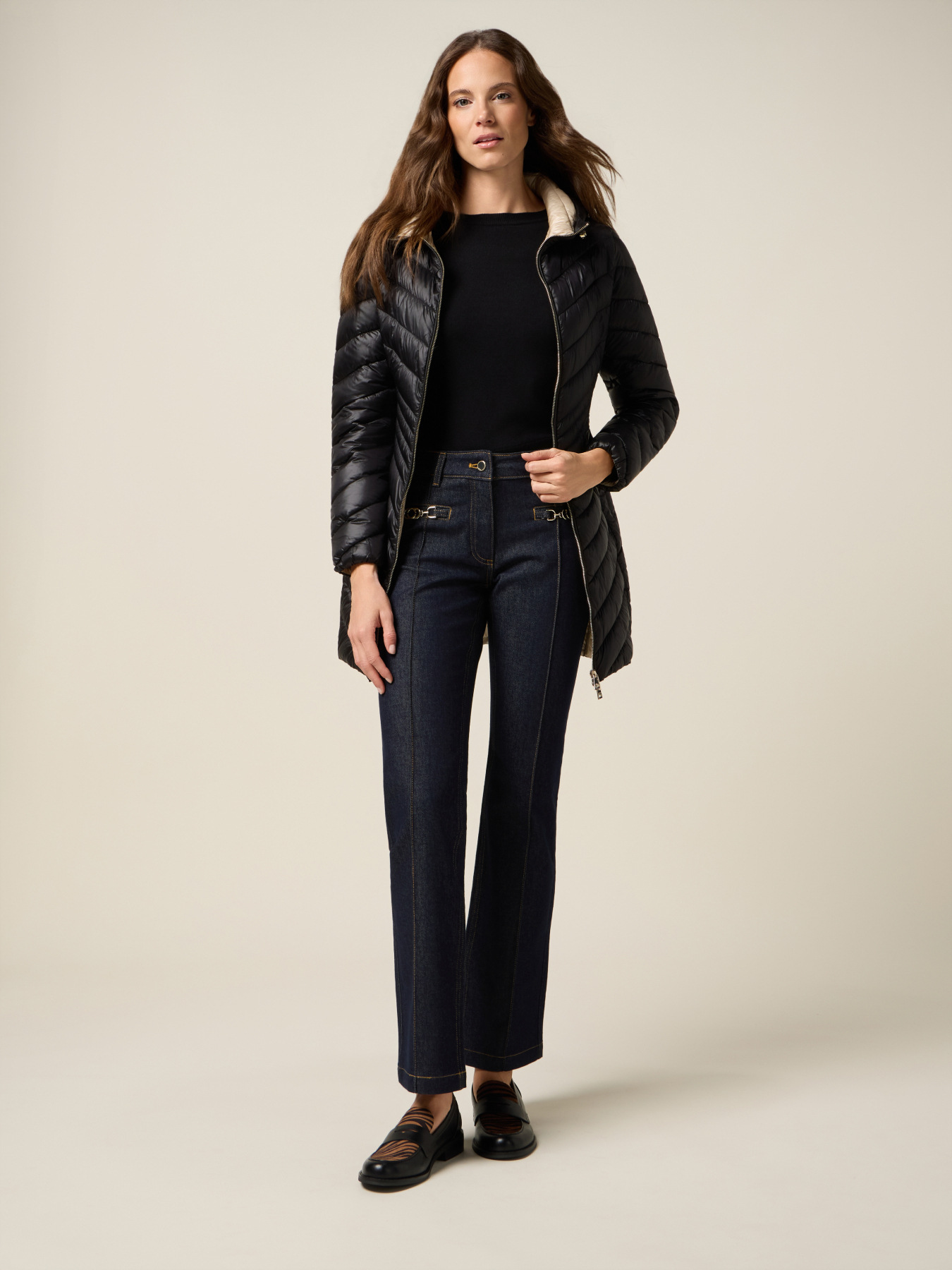 Mid-length hooded down jacket with belt image number 3