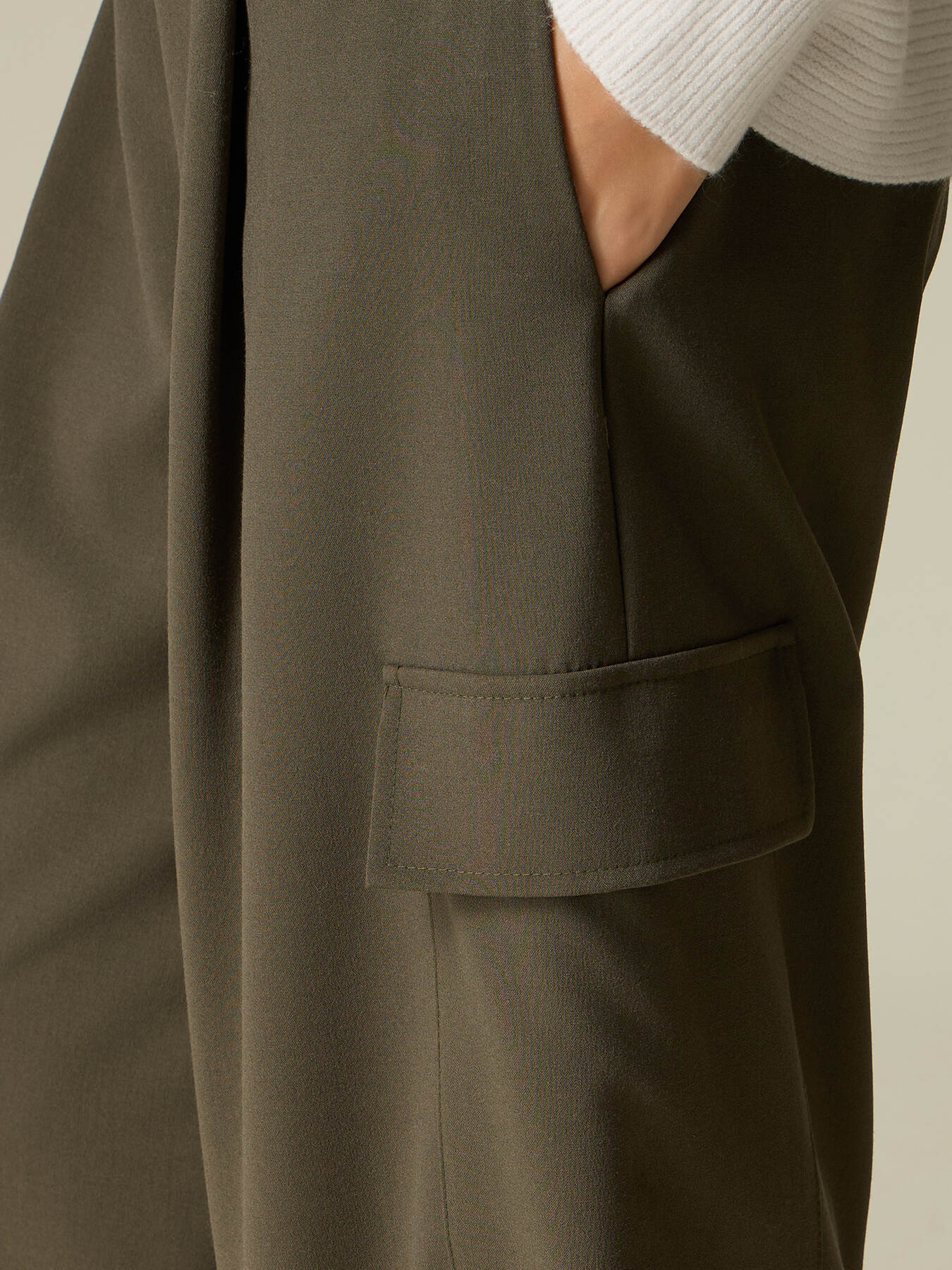 Polyester-viscose cargo pants image number 2