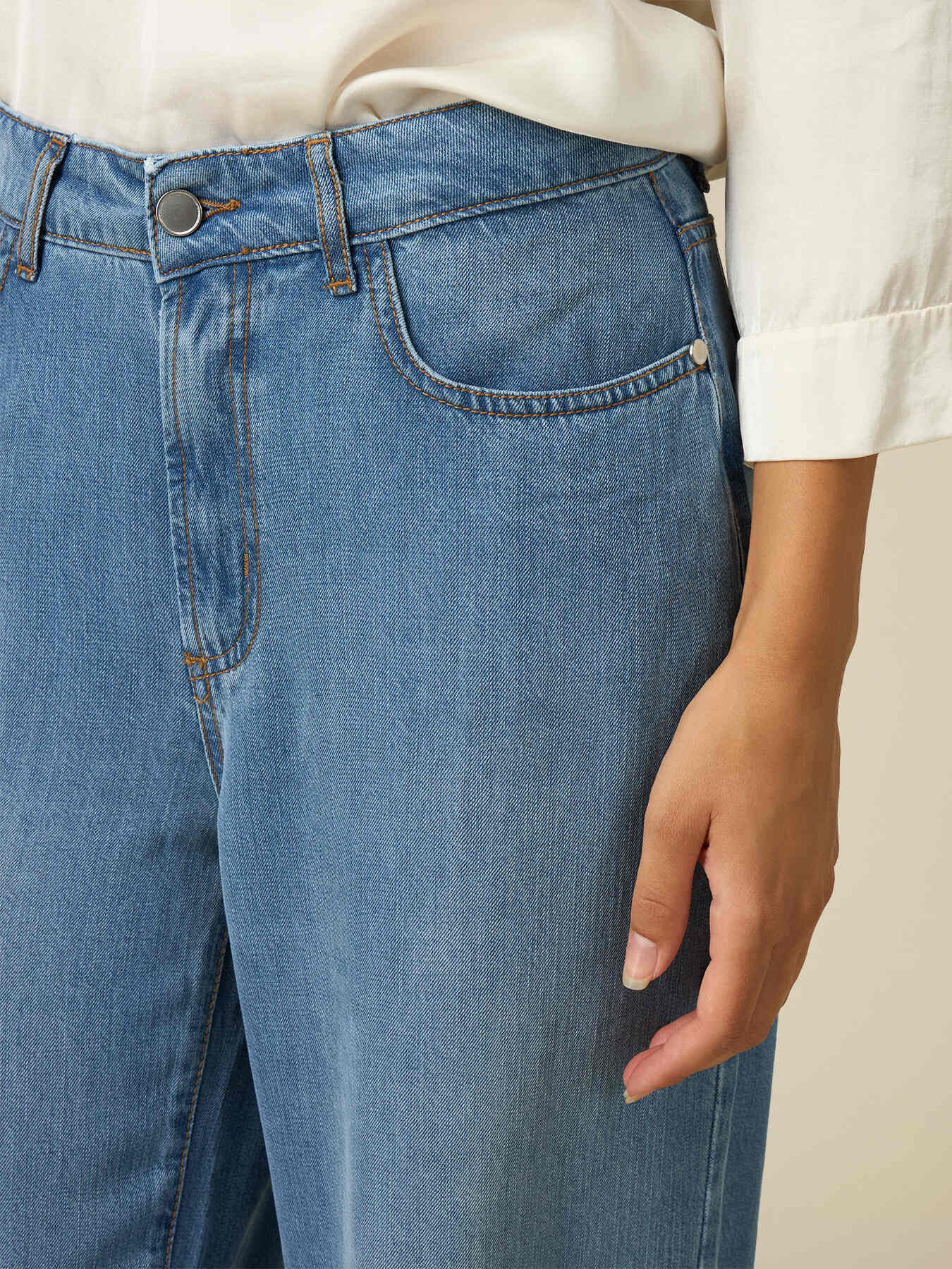 Wide leg tencel jeans image number 2