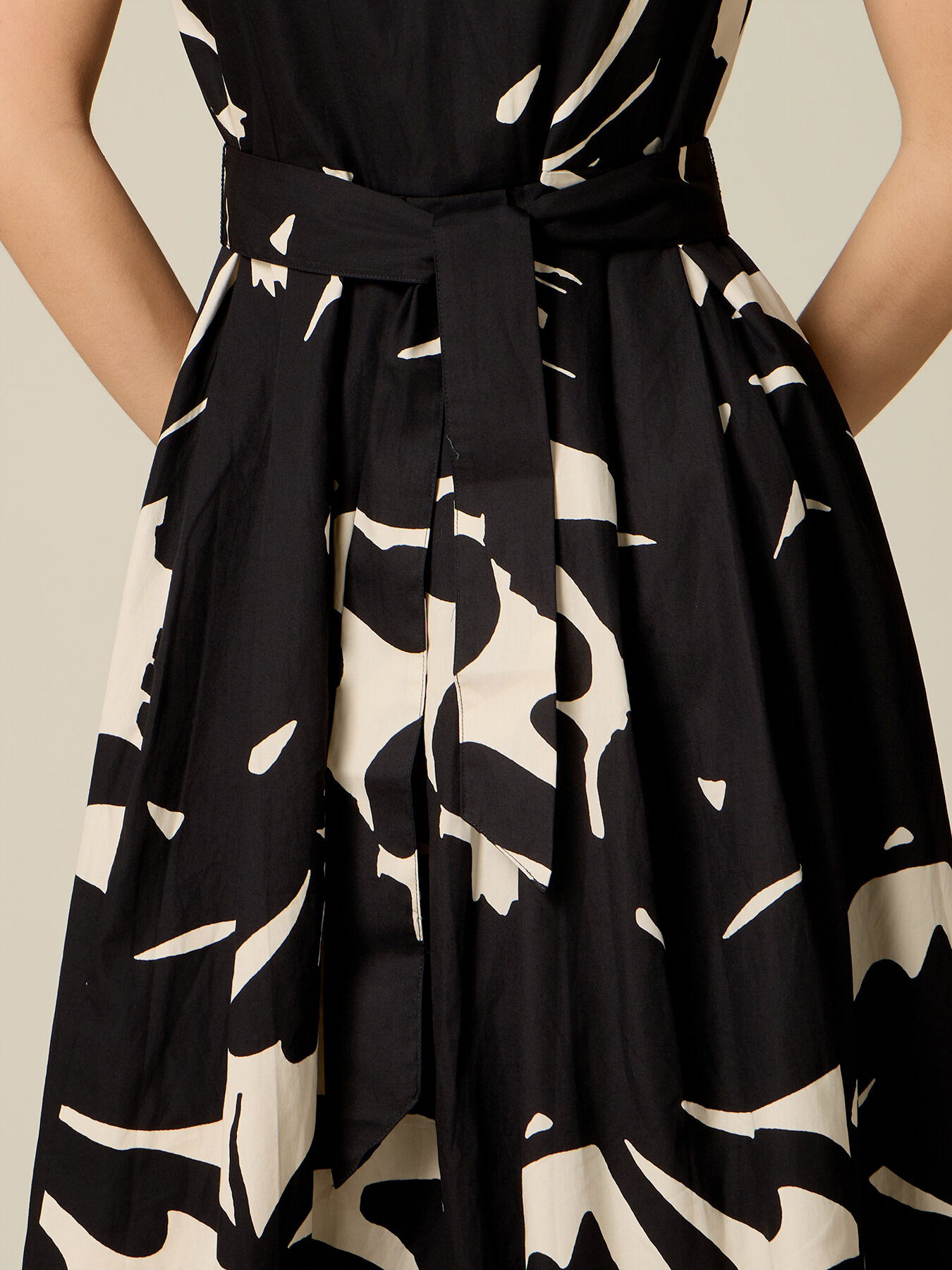 Flare dress in patterned poplin image number 2