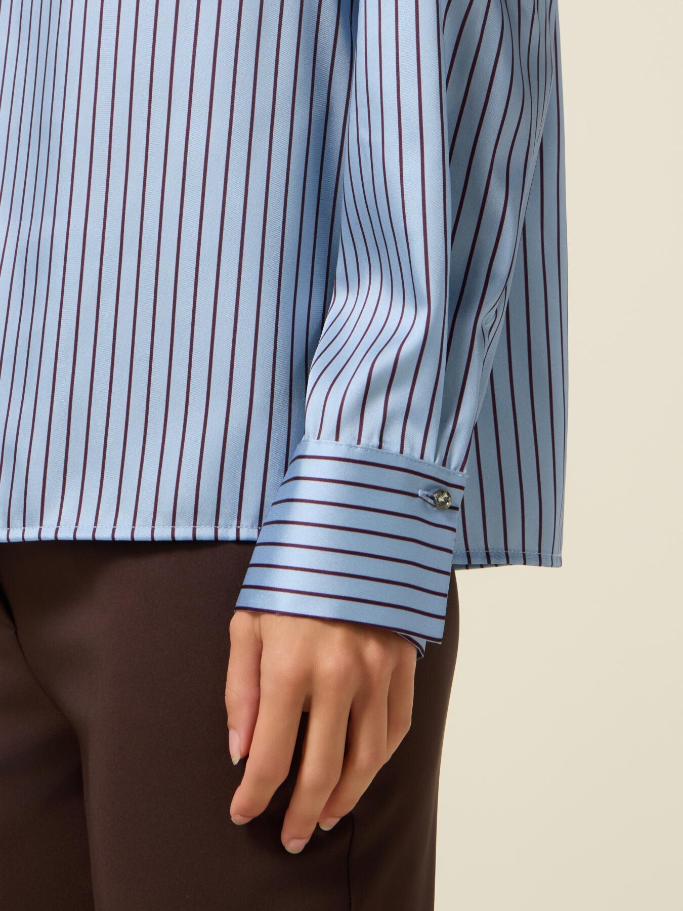 Gestreifte Satin-Bluse image number 2