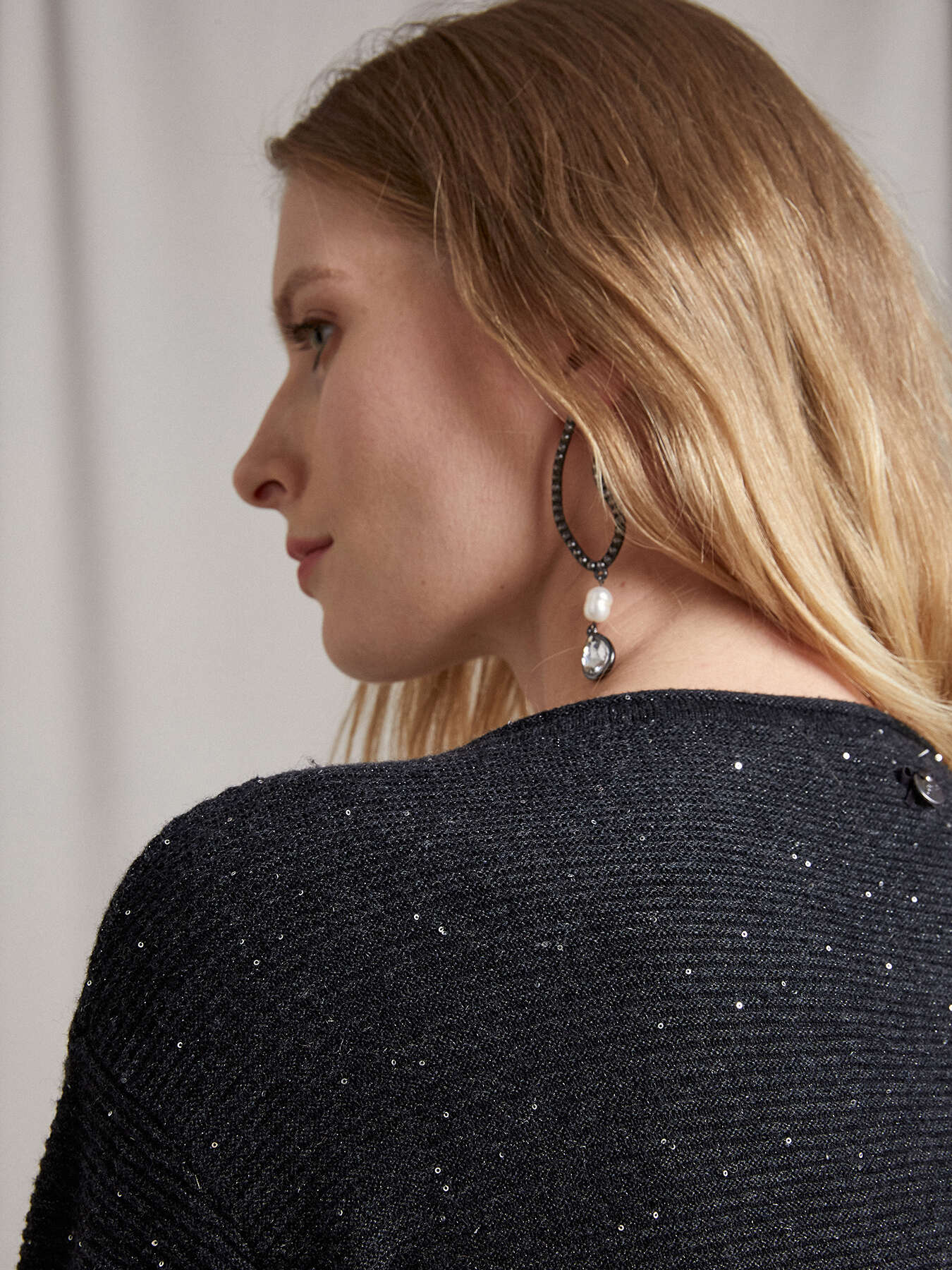 Boxy sweater with tiny sequins image number 2