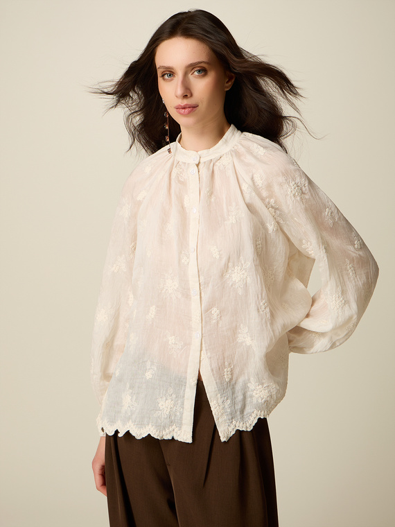 Bluse aus Musselin mit Stickerei
