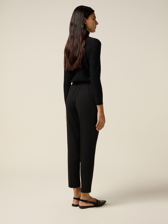 Oltre: Joggers In Tessuto Scuba Nero. L Stagione Autunno Inverno 2024-image