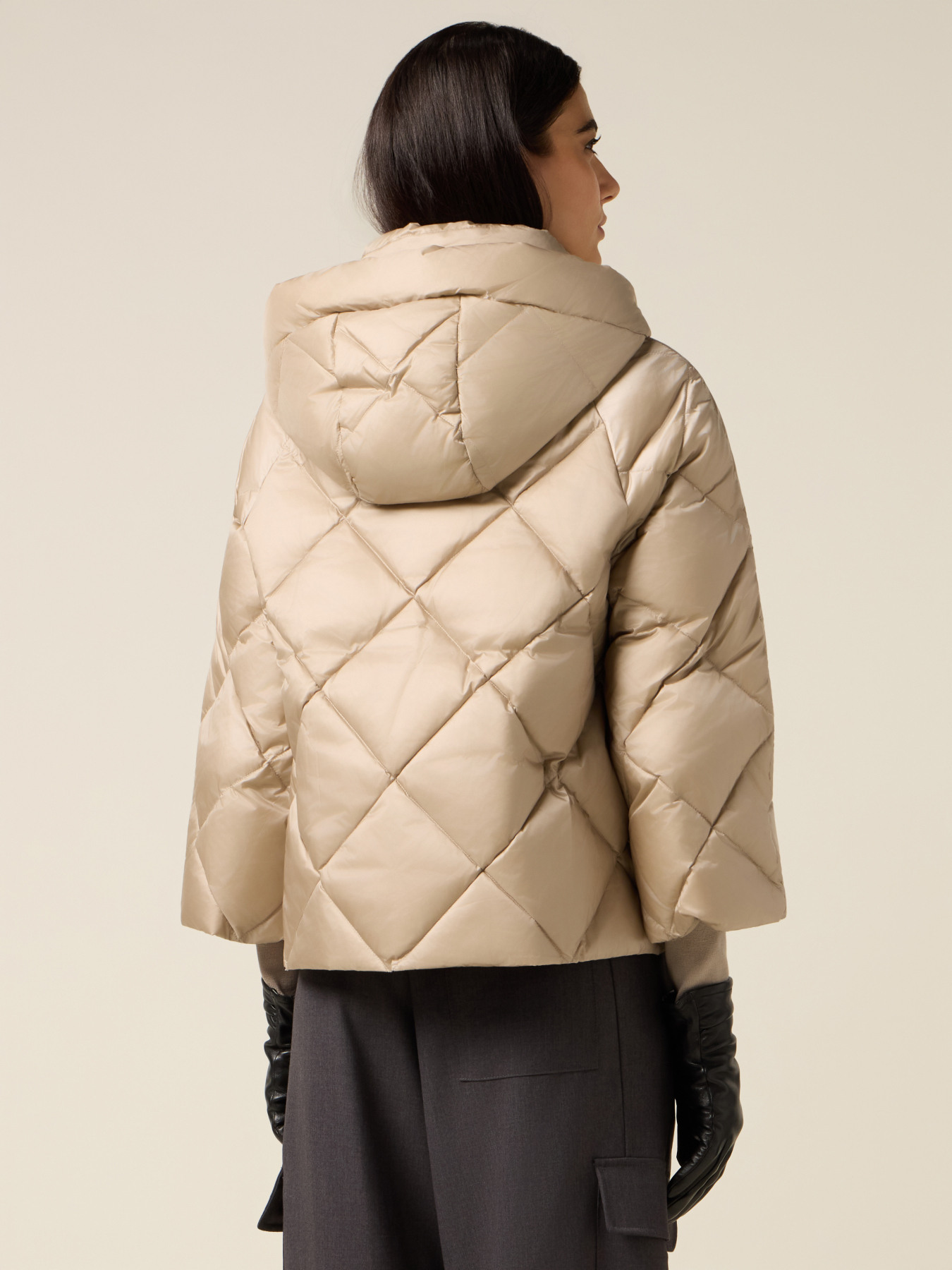 Quilted nylon hood image number 1