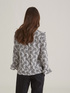 Blusa con fiocco fantasia cashmere image number 1
