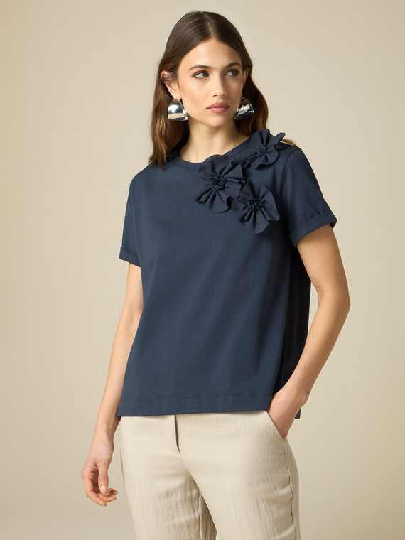 T-shirt with applied flowers