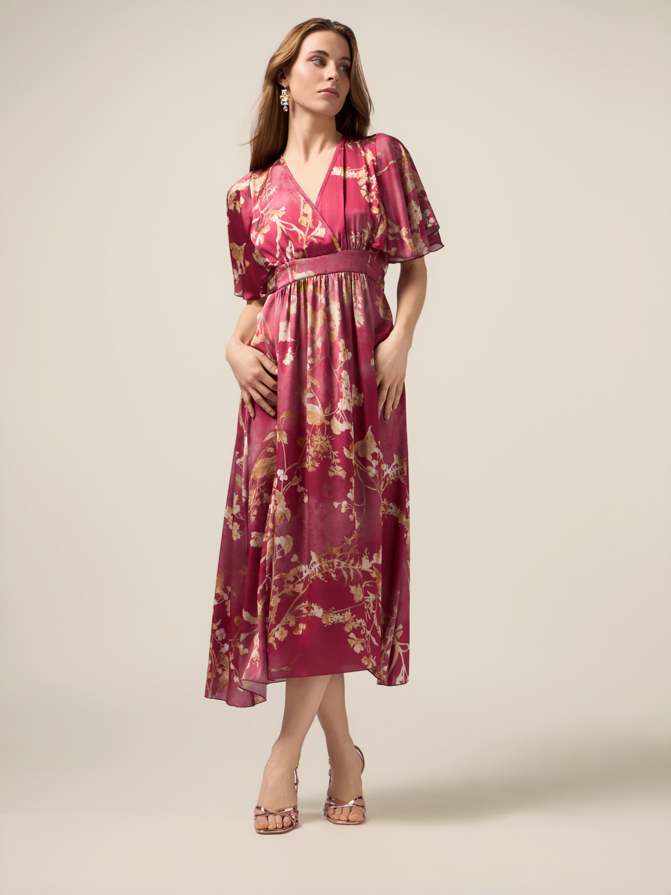 Langes Kleid aus floralem Satin image number 0