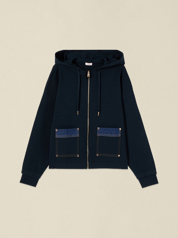 Pull avec zip, capuche et d&eacute;tails en denim