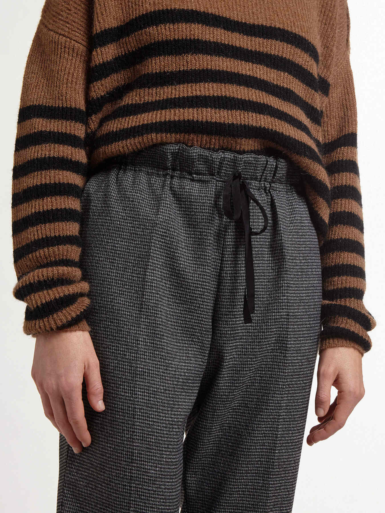 Joggers Dubai con micro estampado image number 2