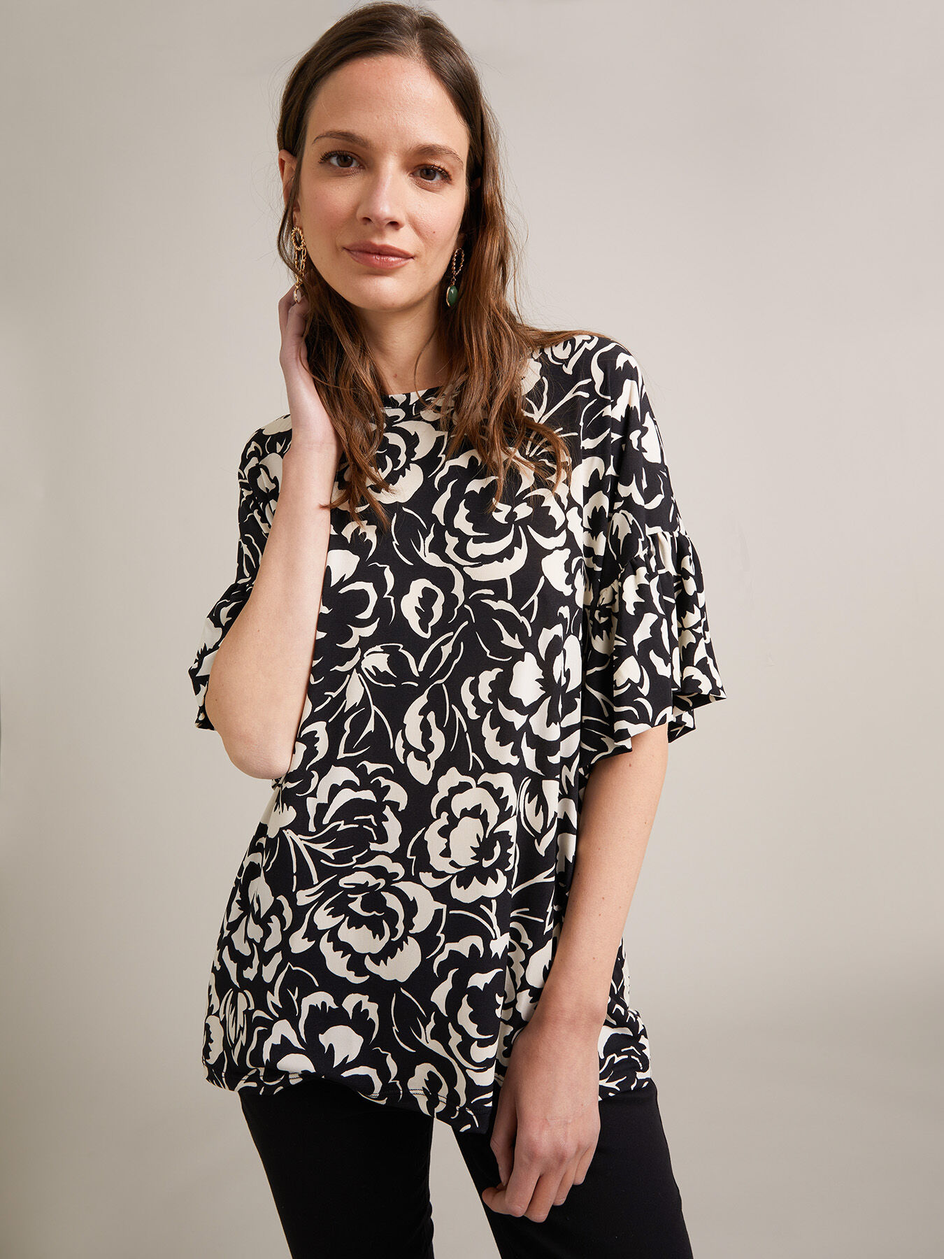 Floral pattern T-shirt with wide sleeves image number 1