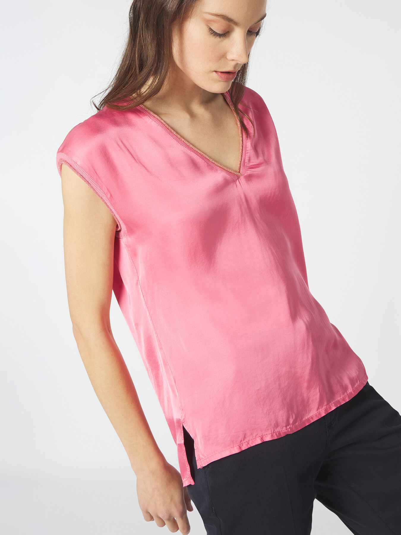 Blusa in raso scollo a V image number 2