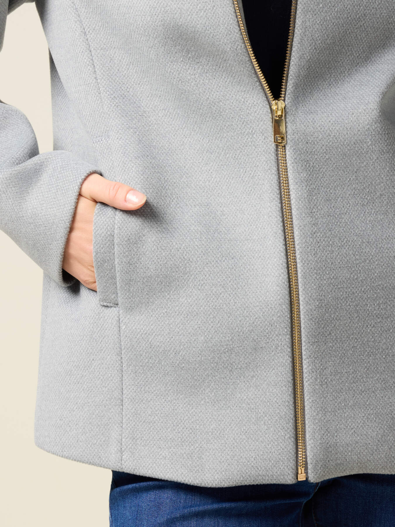 Cappotto corto con cappuccio e zip image number 2