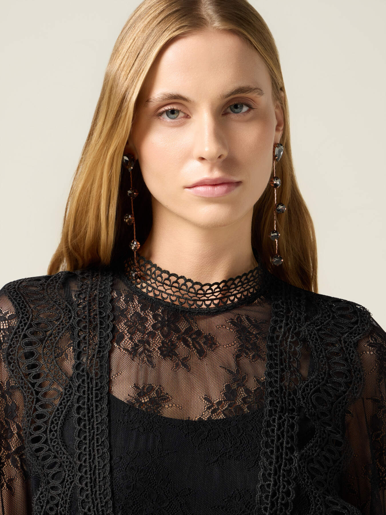 Blusa in pizzo image number 2