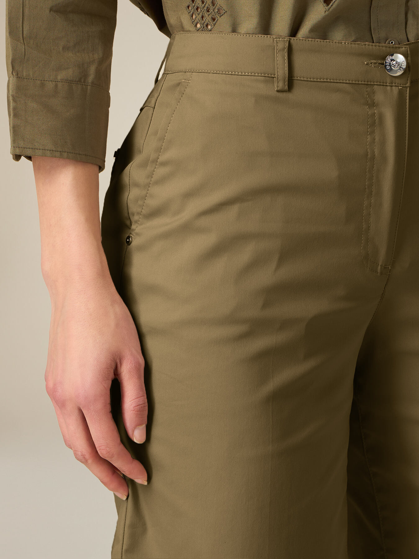 Bermudas con mezcla de algodón image number 2