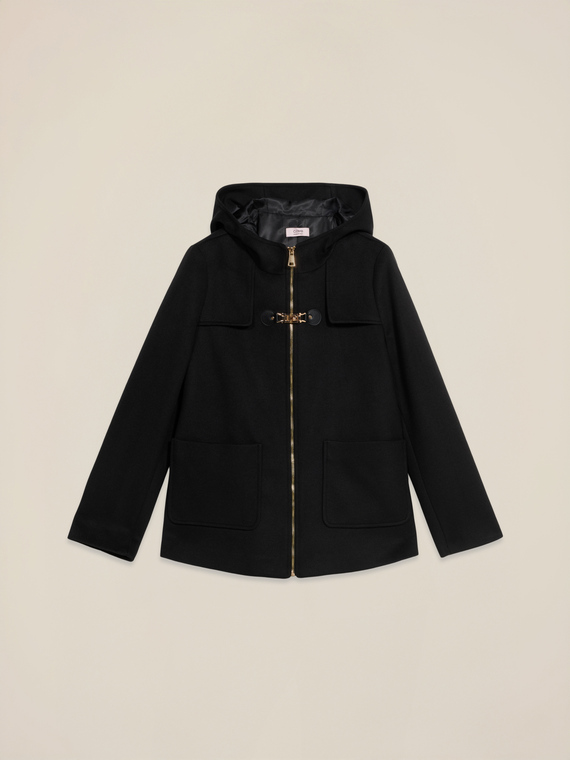 Chaqueta con capucha y hebilla