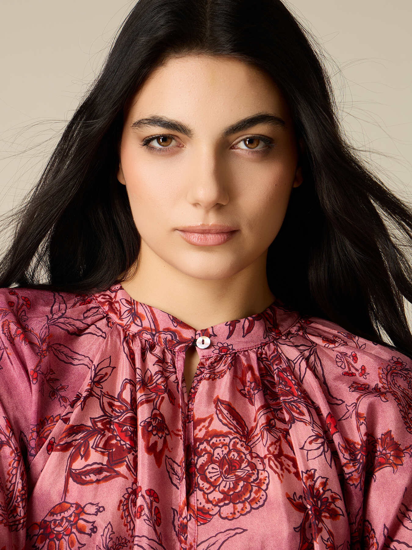 Bluse mit Foulard-Muster image number 2
