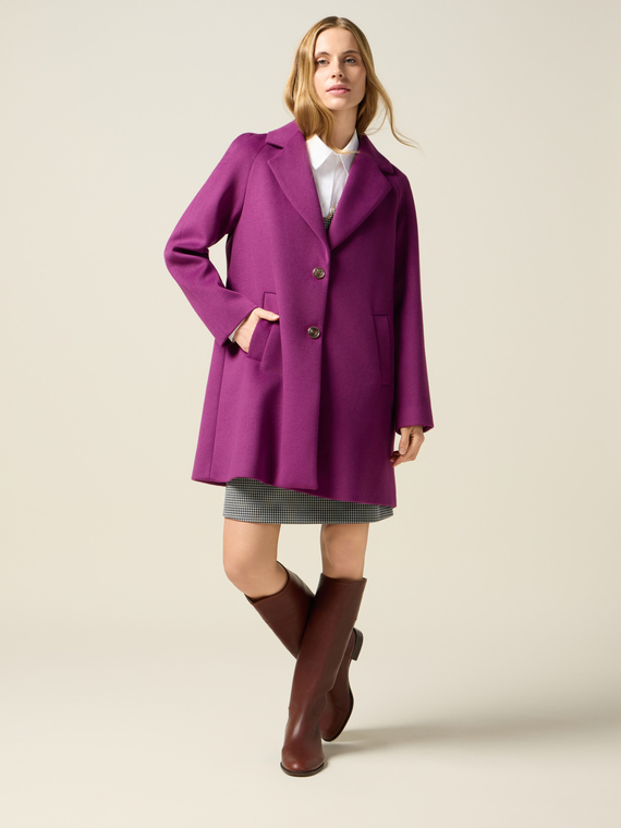 Mid-length coat with buttons