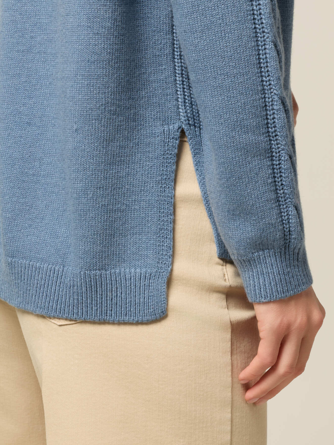 Jersey de cuello alto de mezcla de cachemir con trenzas image number 2