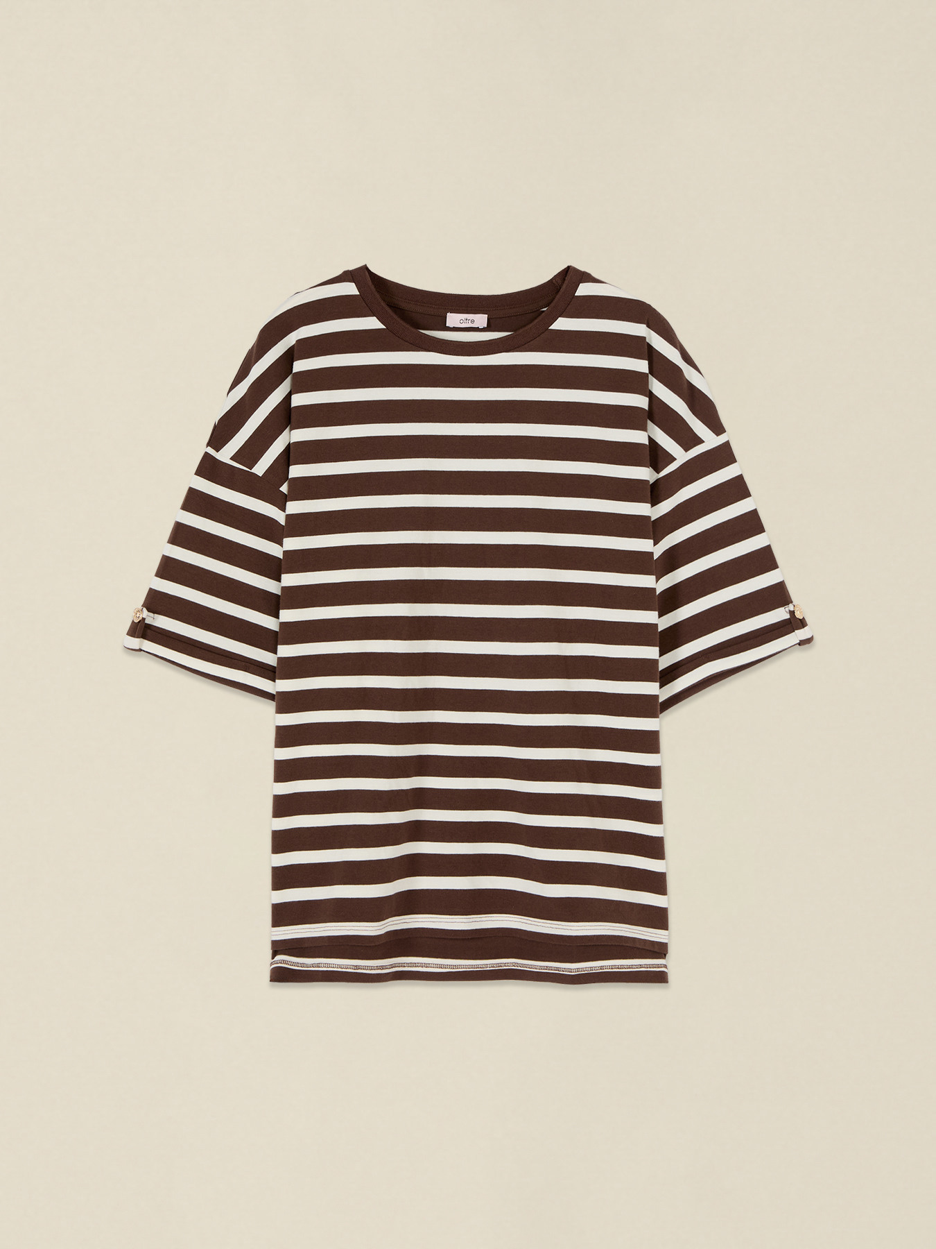 T-shirt over a righe image number 3