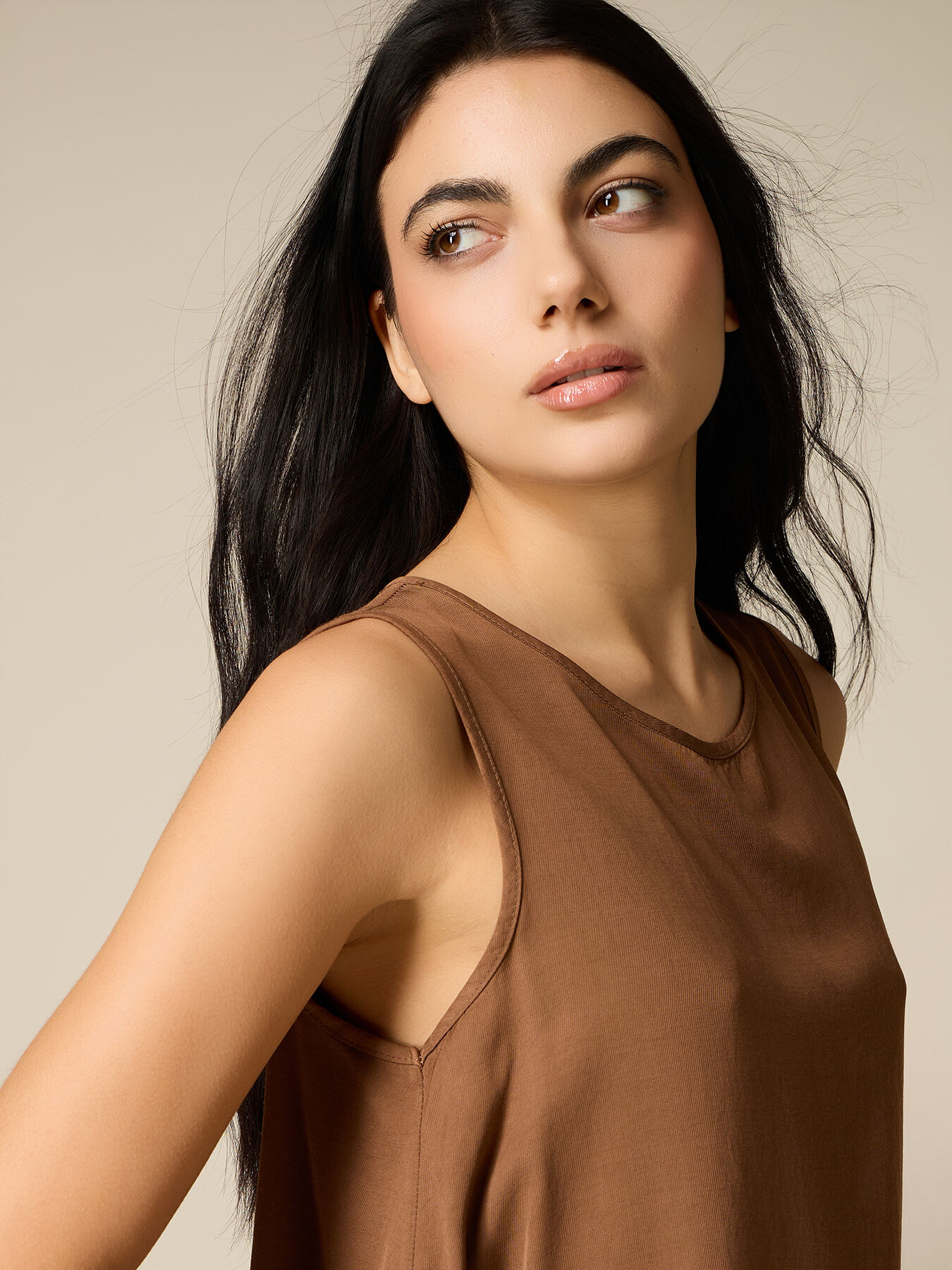 Sleeveless linen blend top image number 2
