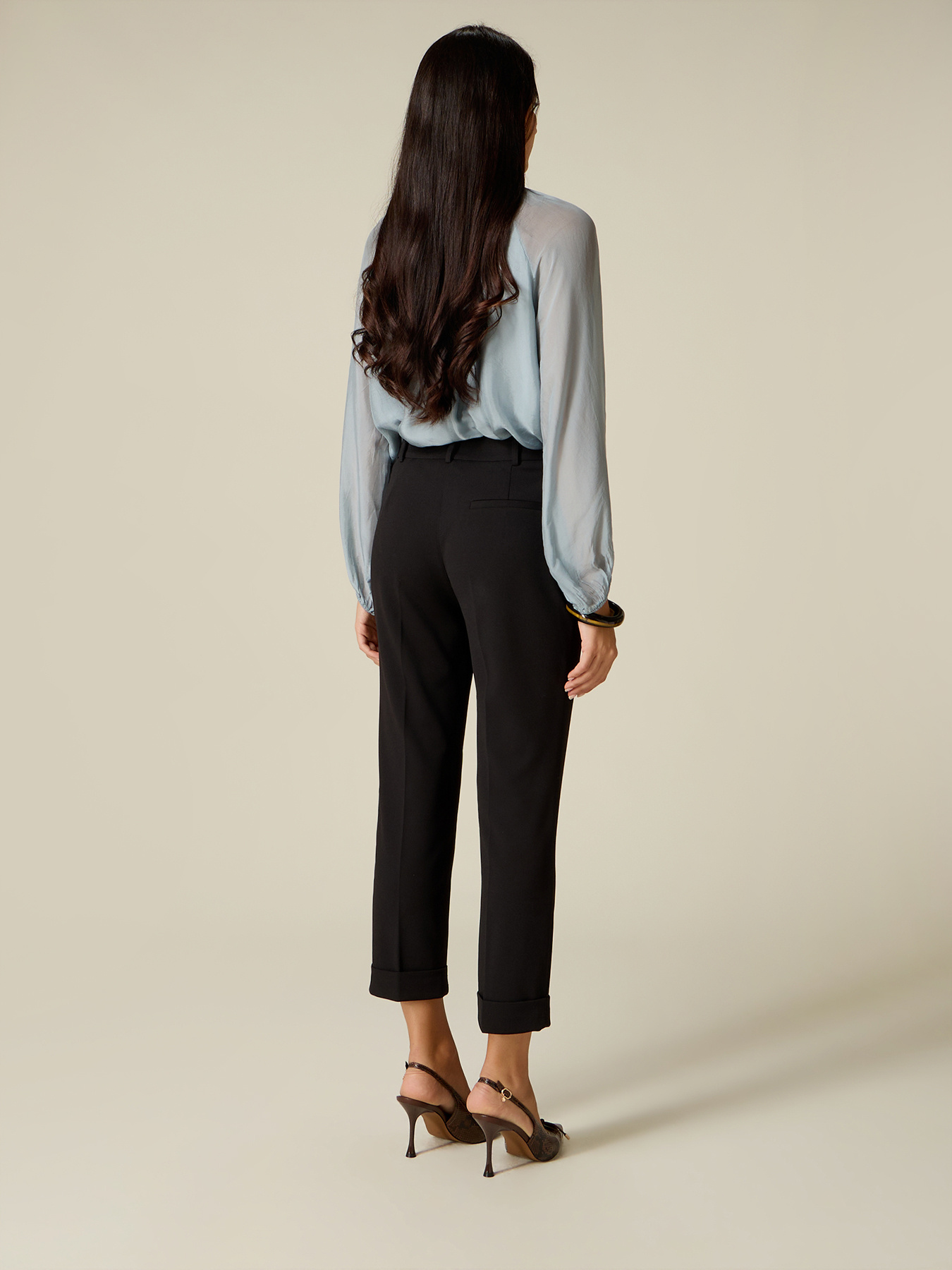 Pantalones cropped de tejido crep&eacute; image number 1