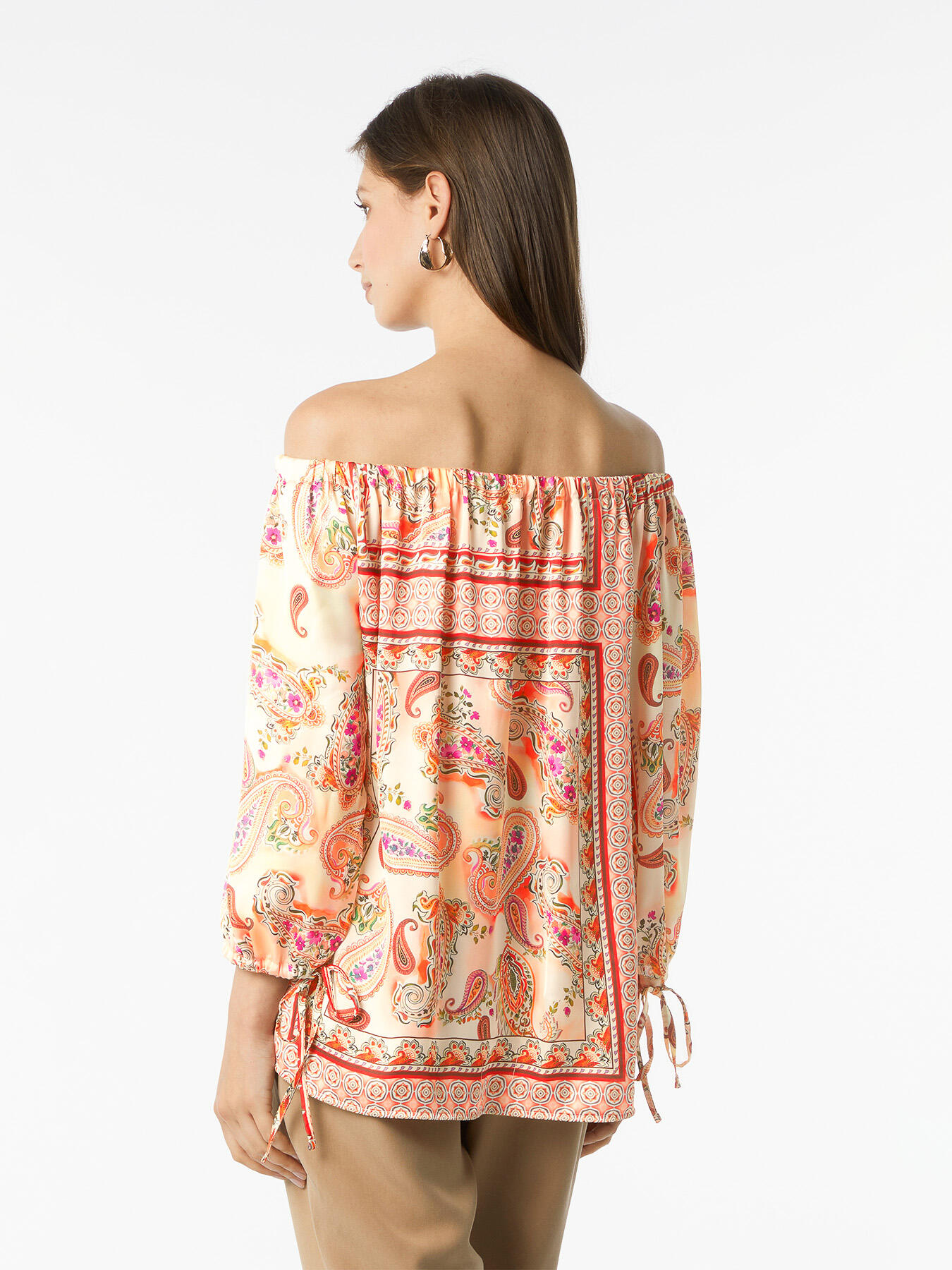 Schulterfreie, gemusterte Bluse image number 1