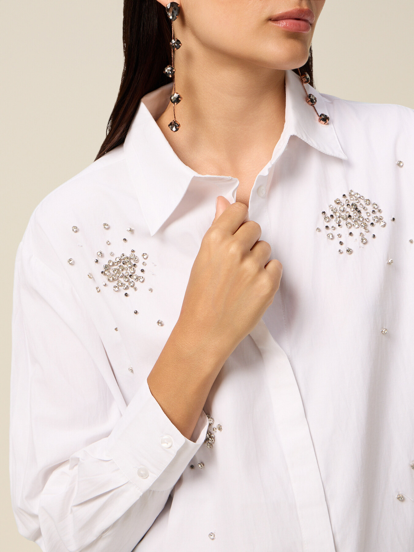 Camisa de gabardina con aplicaciones image number 2