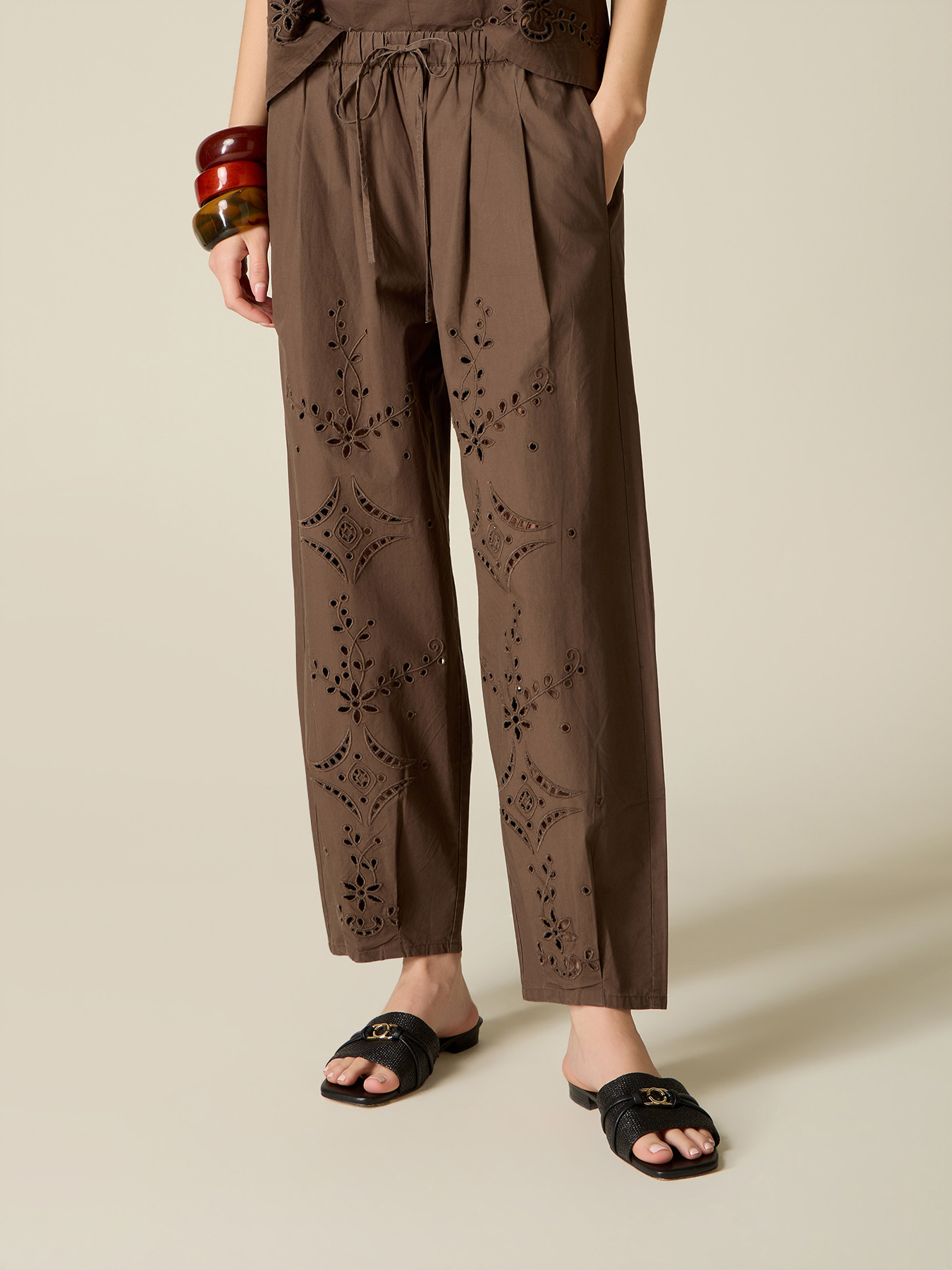 Cropped trousers in perforated cotton image number 3