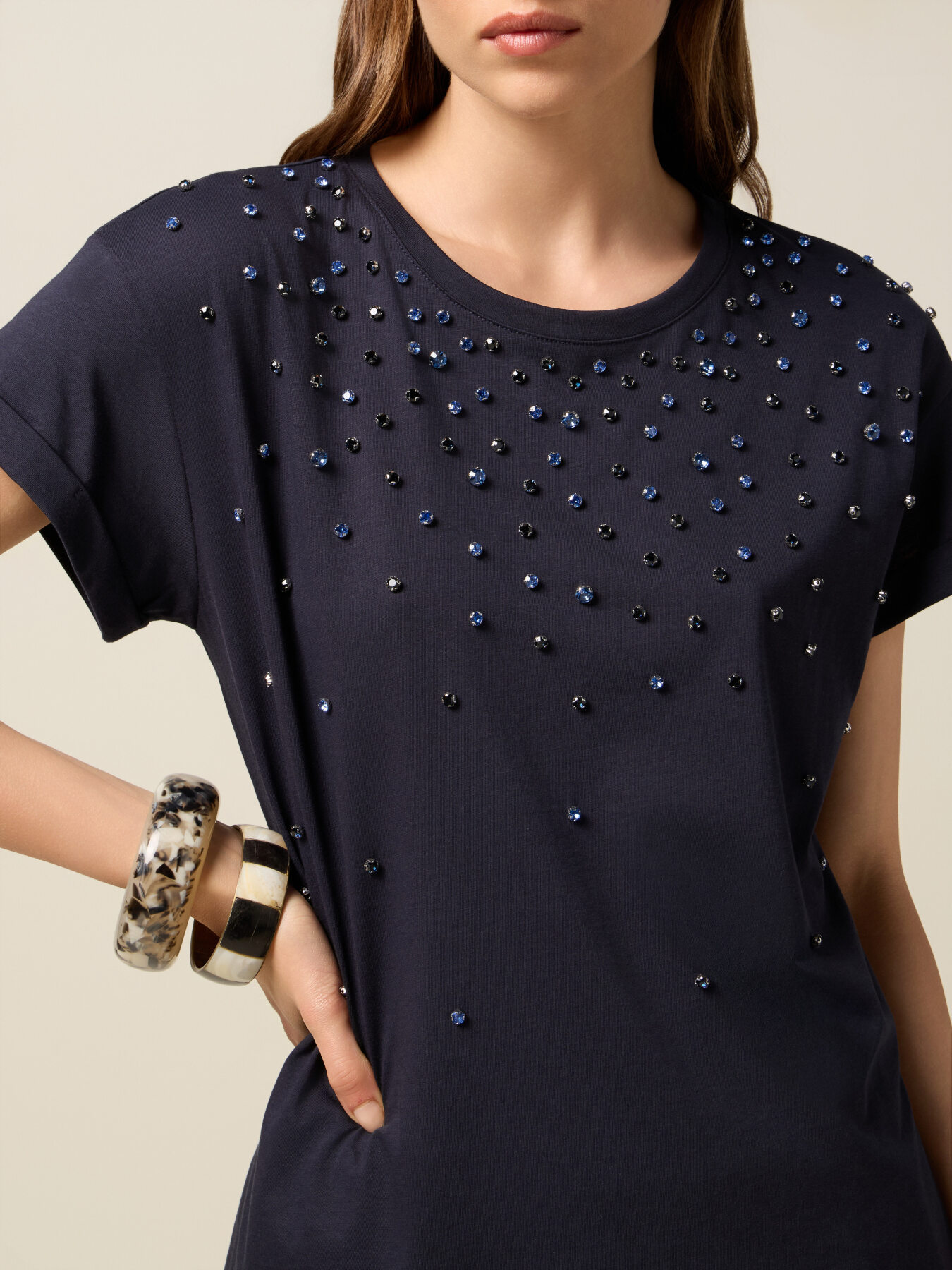 T-shirt con ricamo in castoni image number 2