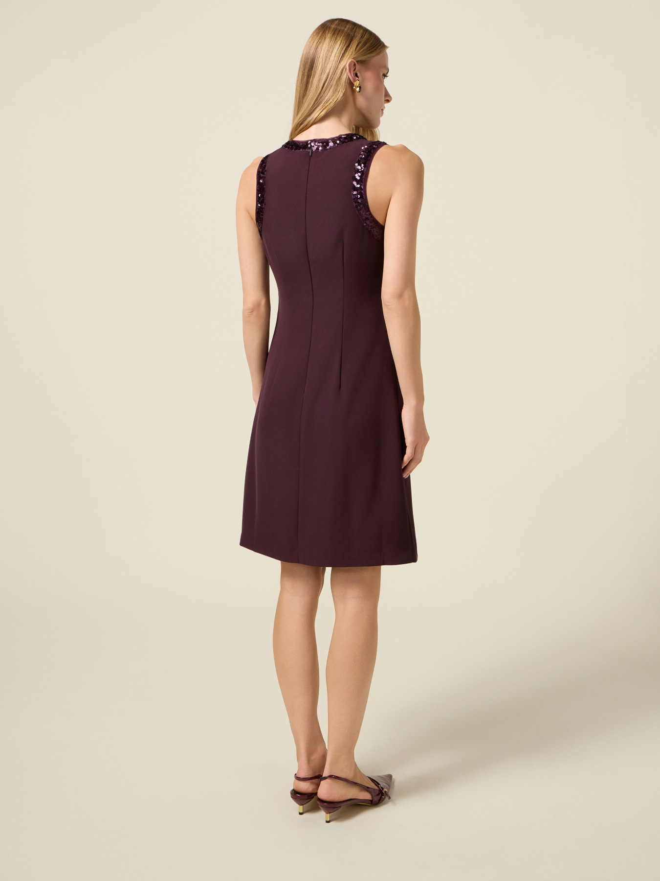 Schmales Kleid mit Paillettenbesatz image number 1