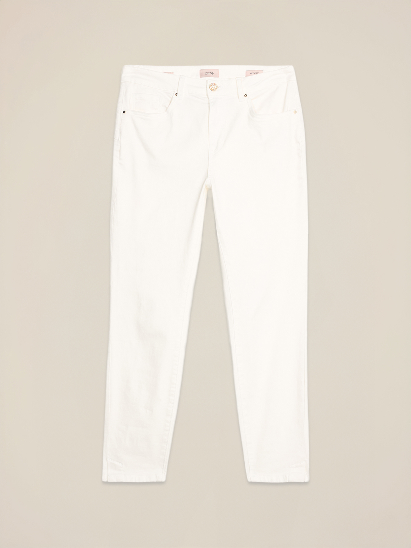 Pantalones skinny de algod&oacute;n y tencel con bot&oacute;n joya image number 4