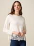 Strickpullover aus Viskosemischung mit Spitzeneinsatz image number 0