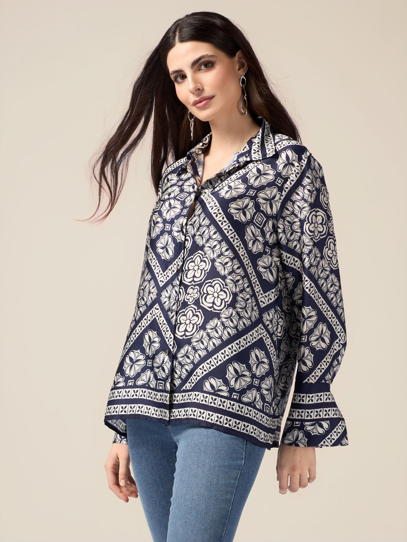 Patterned satin shirt image number 0