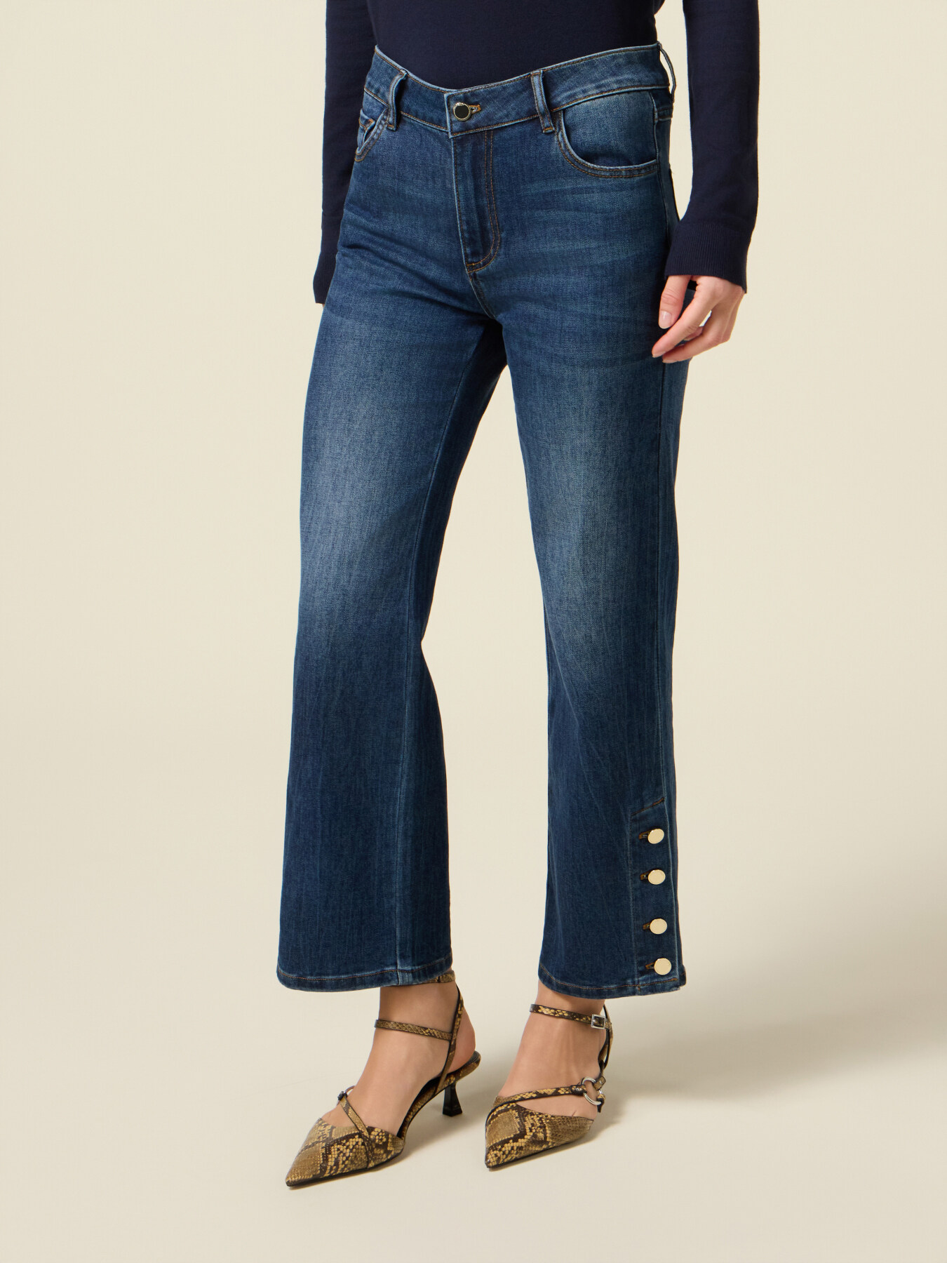 Regular jeans with decorative buttons image number 3