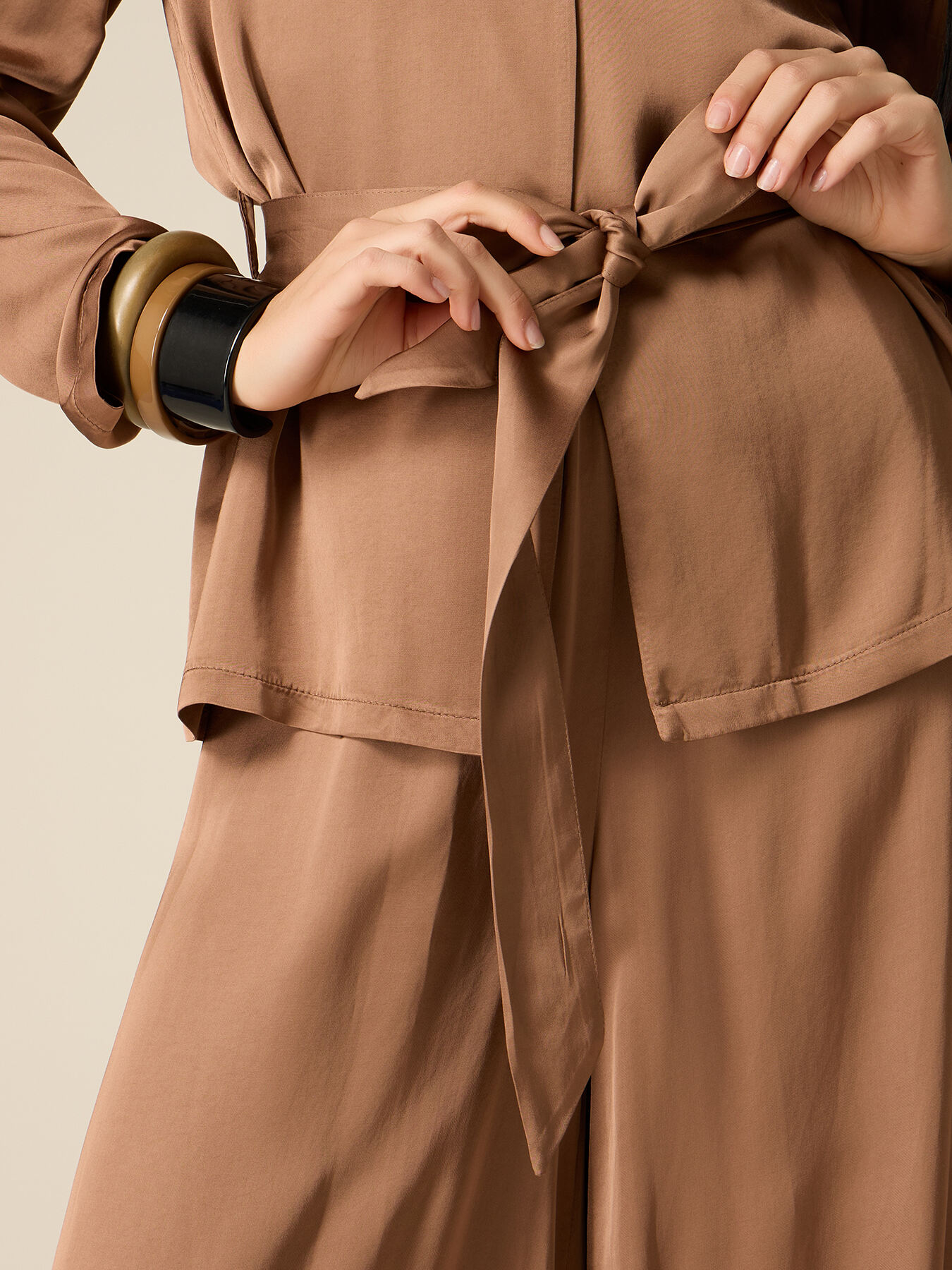 Chaqueta desestructurada en raso de viscosa image number 2