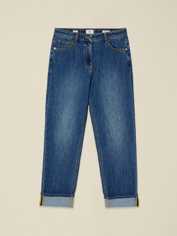 Jeans regular relaxed con dobladillo