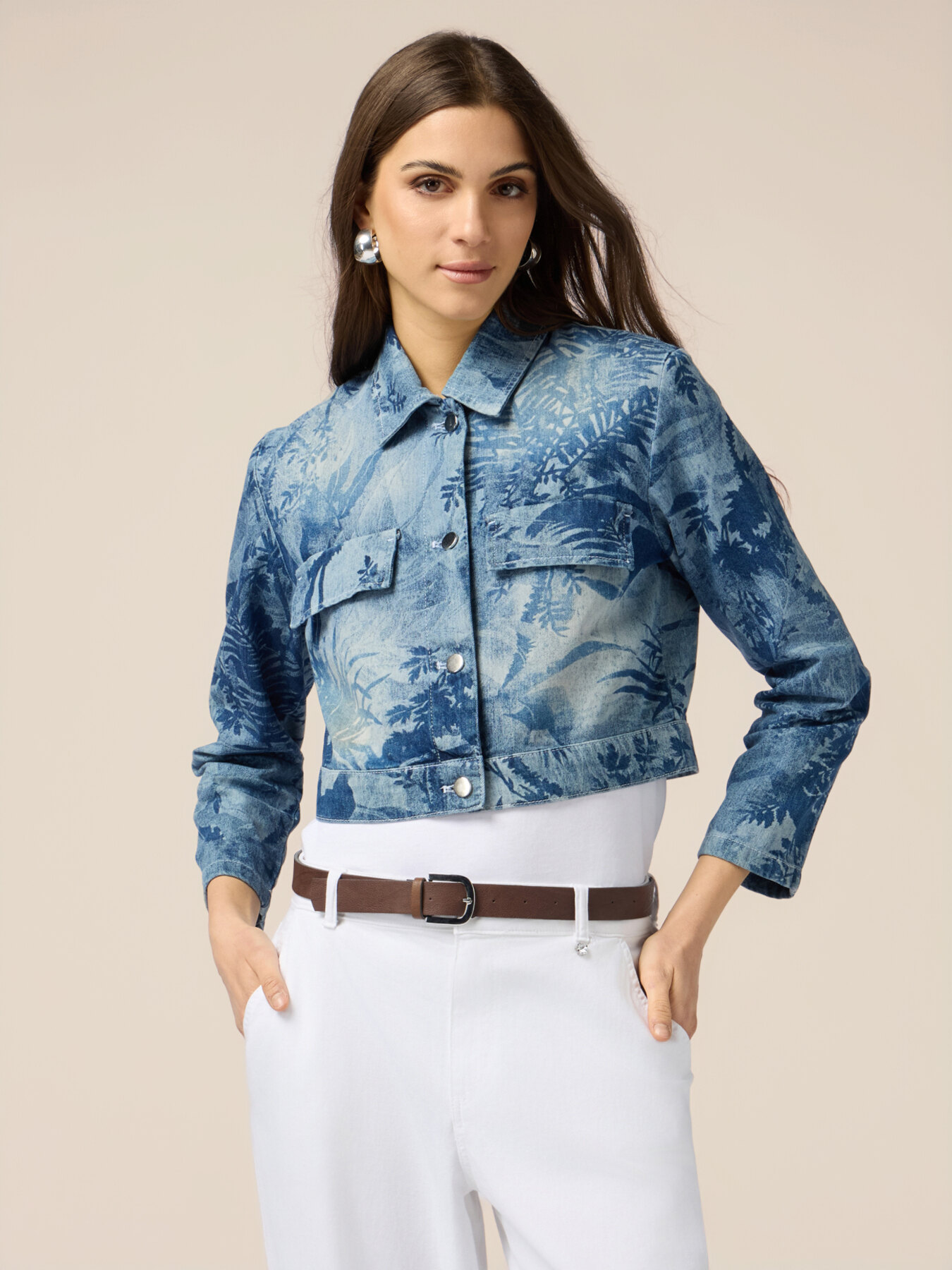 Chaqueta corta de mezclilla estampada image number 0