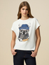T-Shirt mit Druck und eingefassten Steinen image number 0