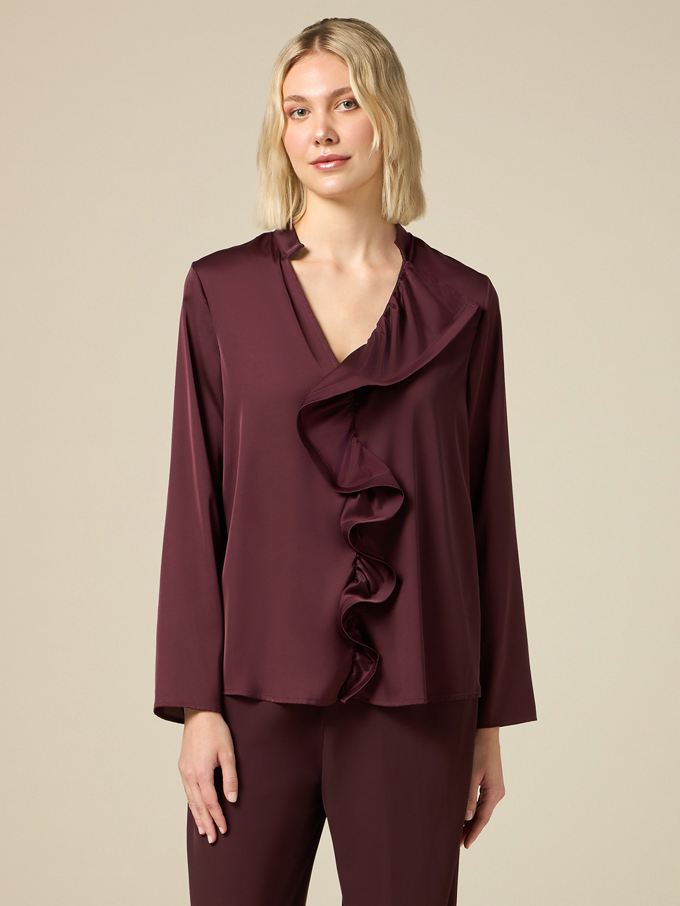 Blusa in raso con volant image number 0