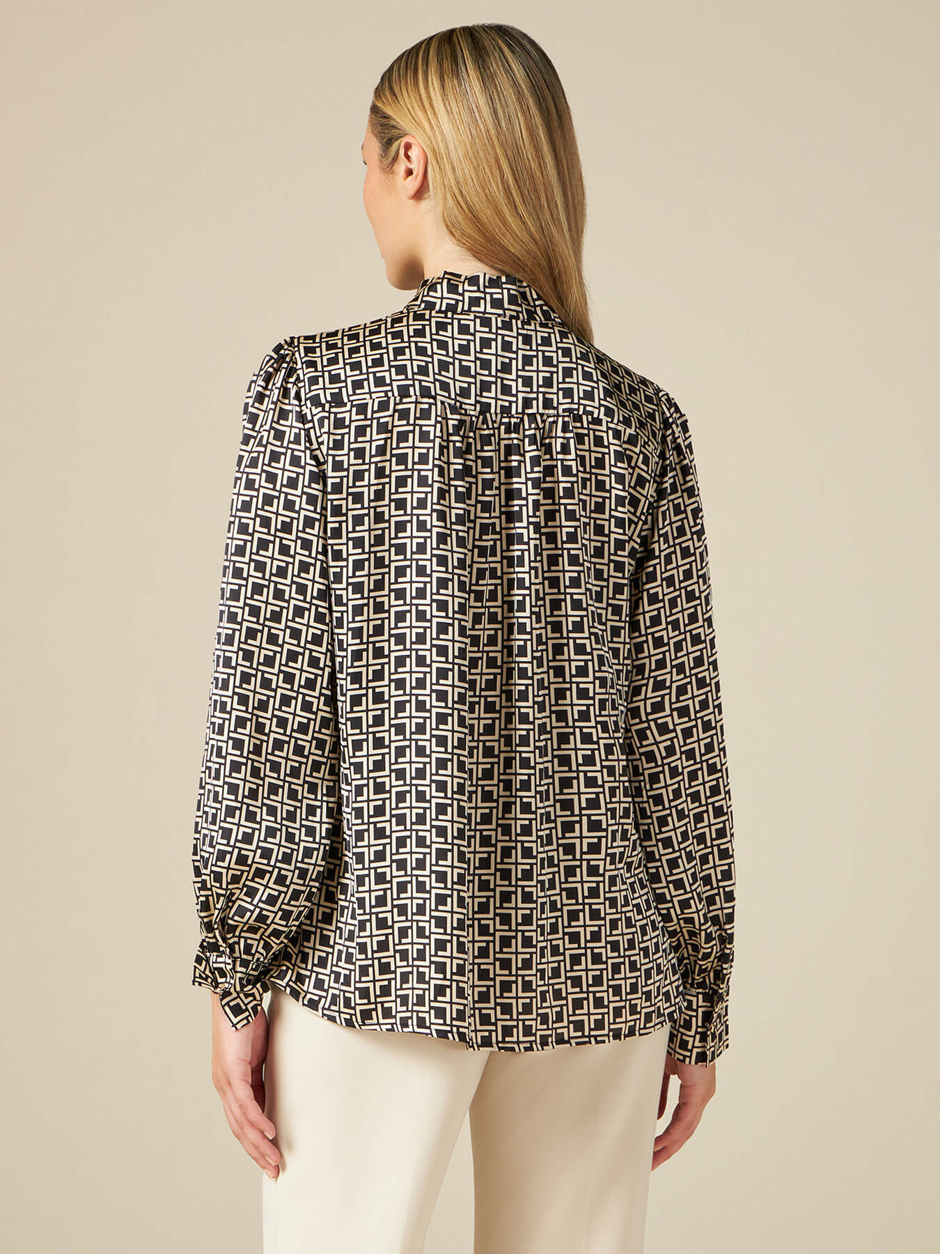 Blouse with optical pattern image number 1