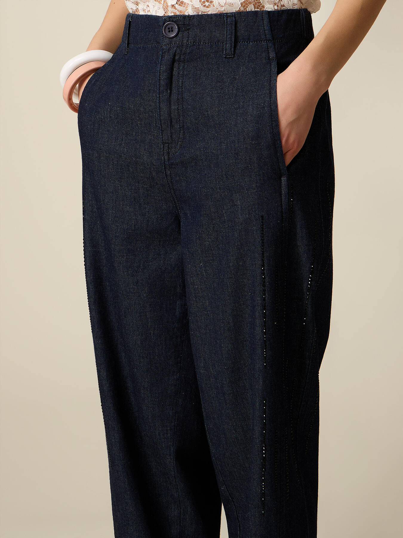 Jeans baggy con bordado de lentejuelas image number 2