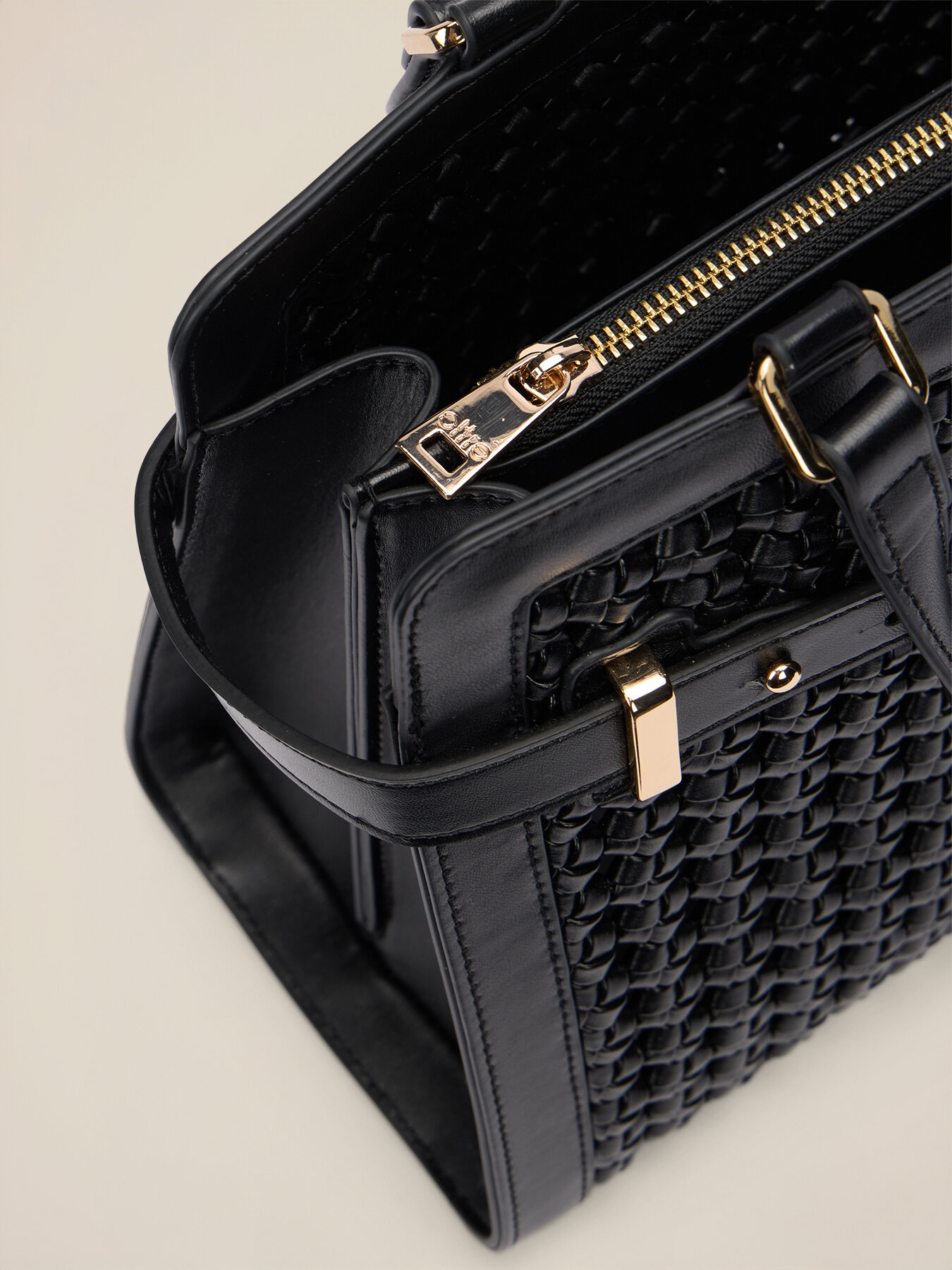 Gro&szlig;e Tasche mit Flechtmuster image number 4