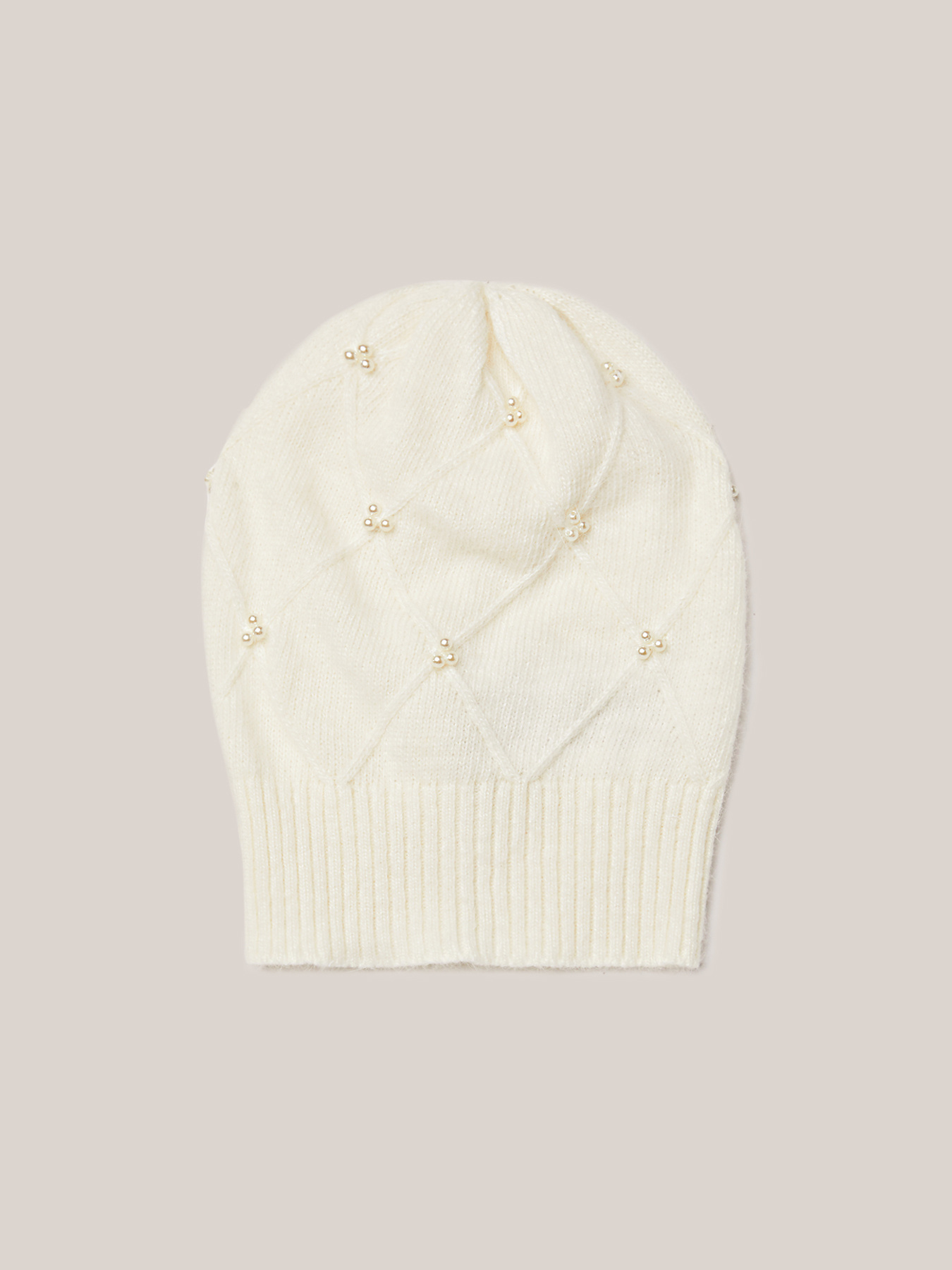Beanie with pearls image number 1