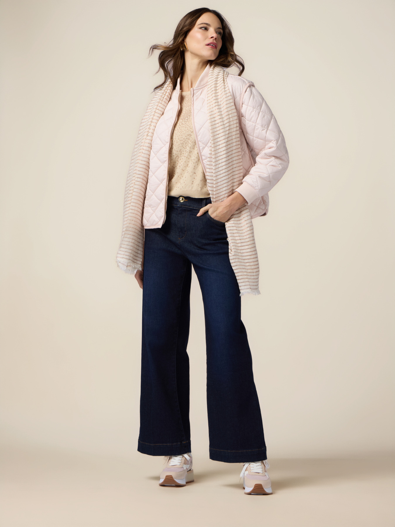 Jeans de pierna ancha en denim lavado image number 0