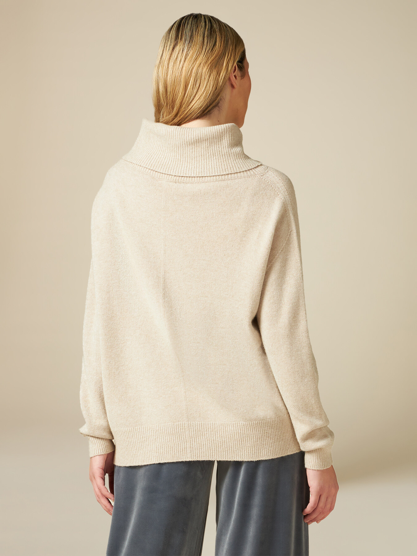 Maglia seamless collo alto image number 1