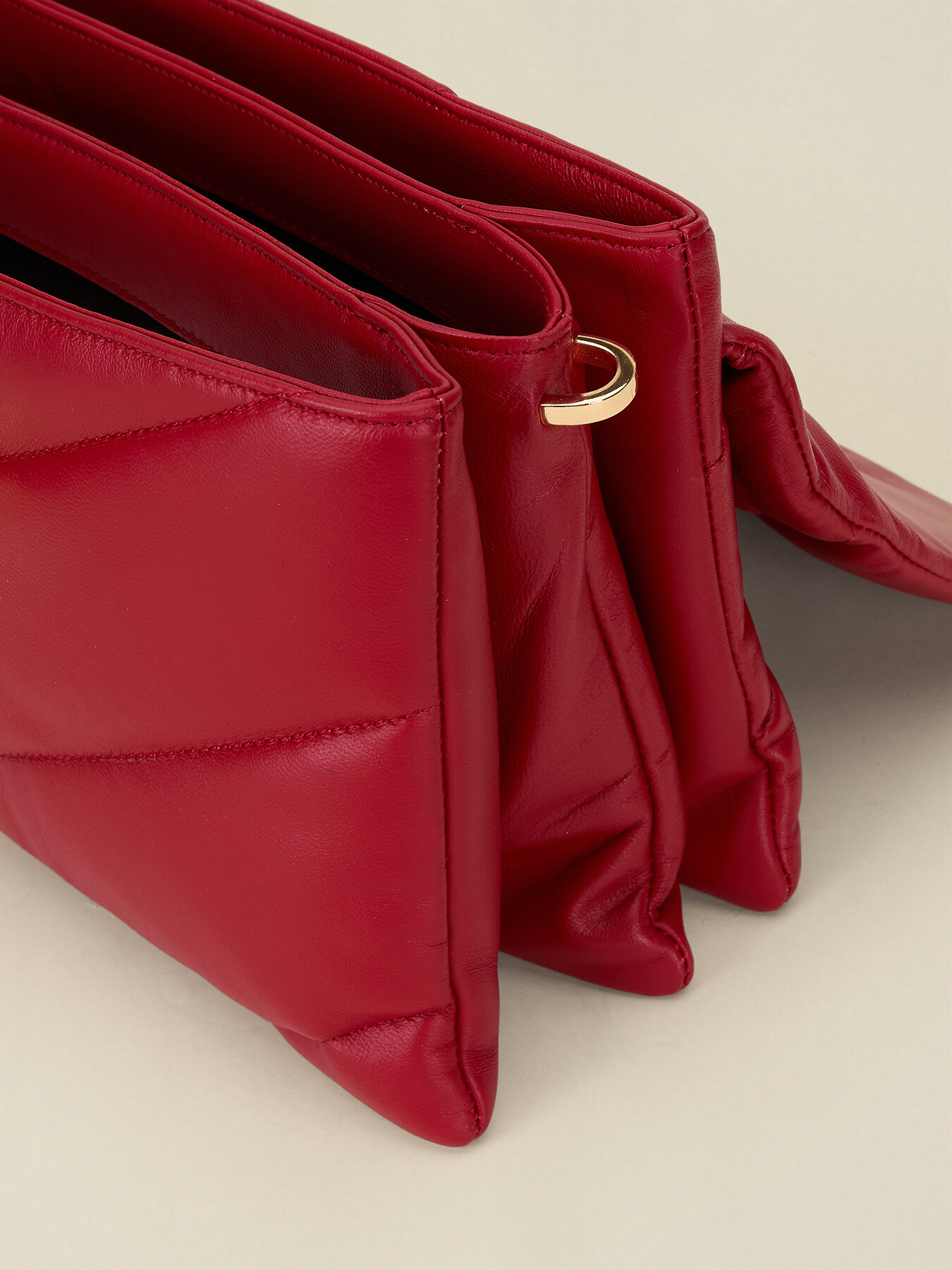 Ophelia puffy Tasche aus echtem Leder mit Steppmuster image number 3