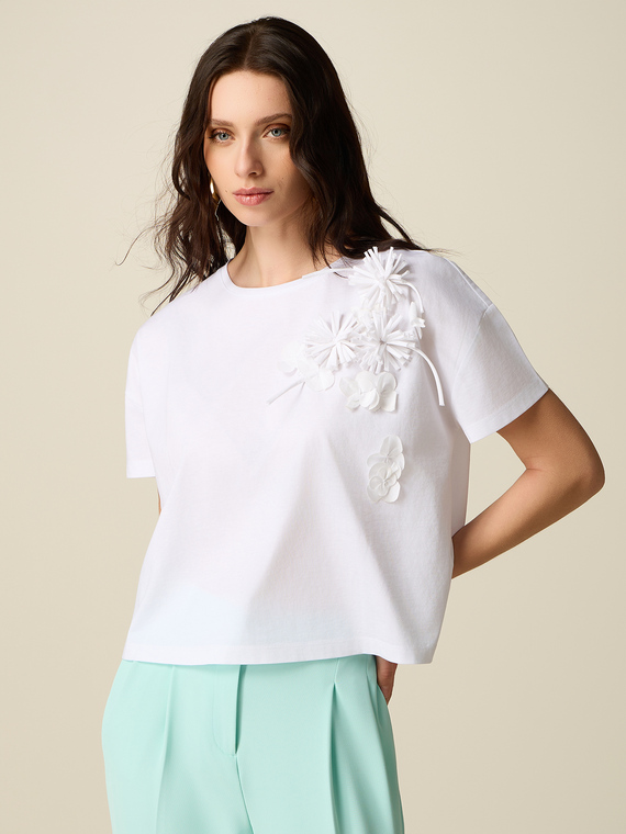 T-shirt with floral appliqu&eacute;s