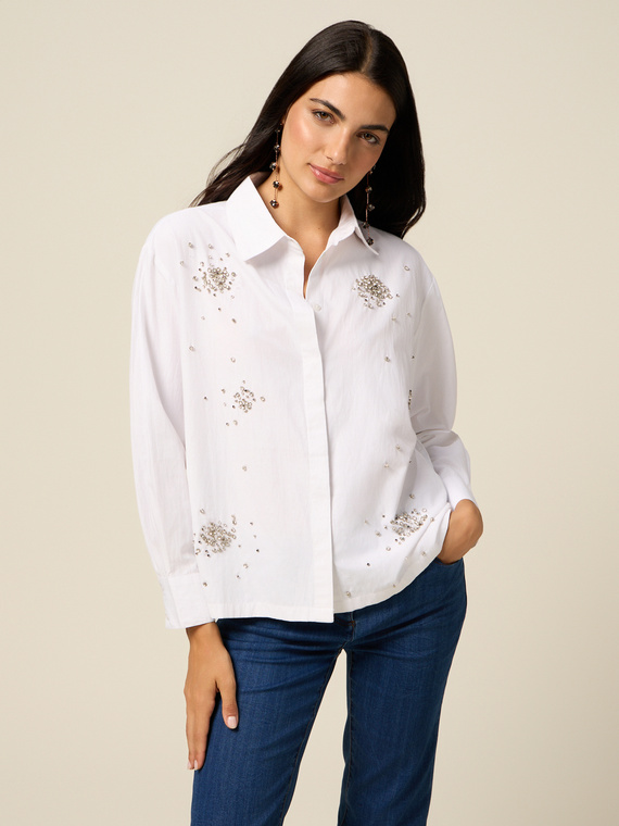Gabardine shirt with appliqu&eacute;s